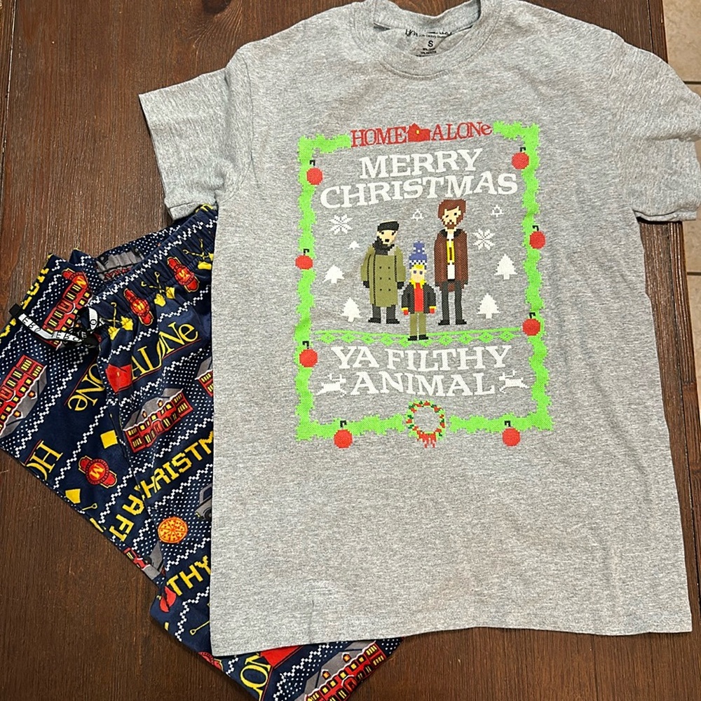 Home Alone PJ Set men’s SMALL
